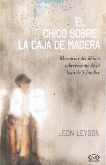EL CHICO SOBRE LA CAJA DE MADERA
