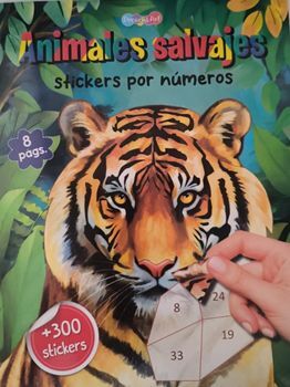 Portada de ANIMALES EXTREMOS CON STICKERS: ANIMALES SALVAJES  BAMAG0212